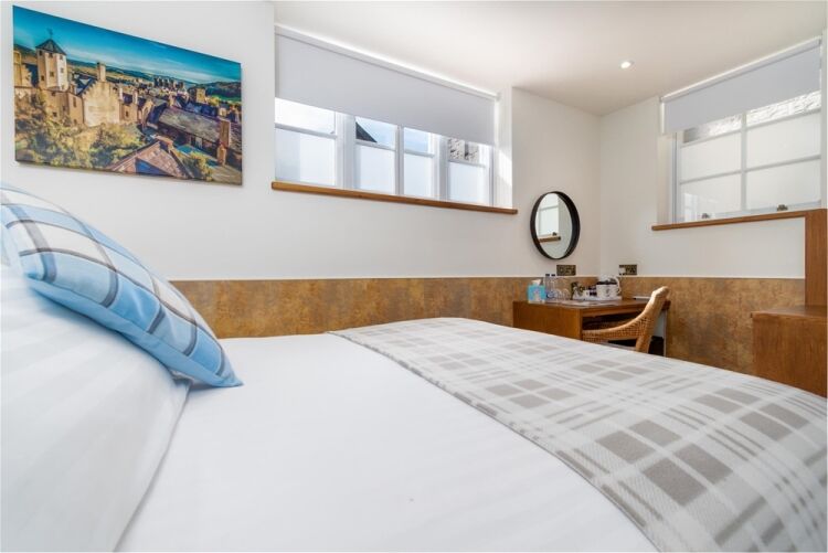 FOUR-STAR ACCREDITED 11-BEDROOM  B&B AND RESTAURANT