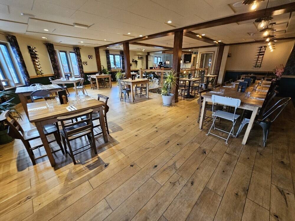 Stunning East Devon Village Free Of Tie Pub & Restaurant With 2 Bedroom Apartment. Sales Of £400,000