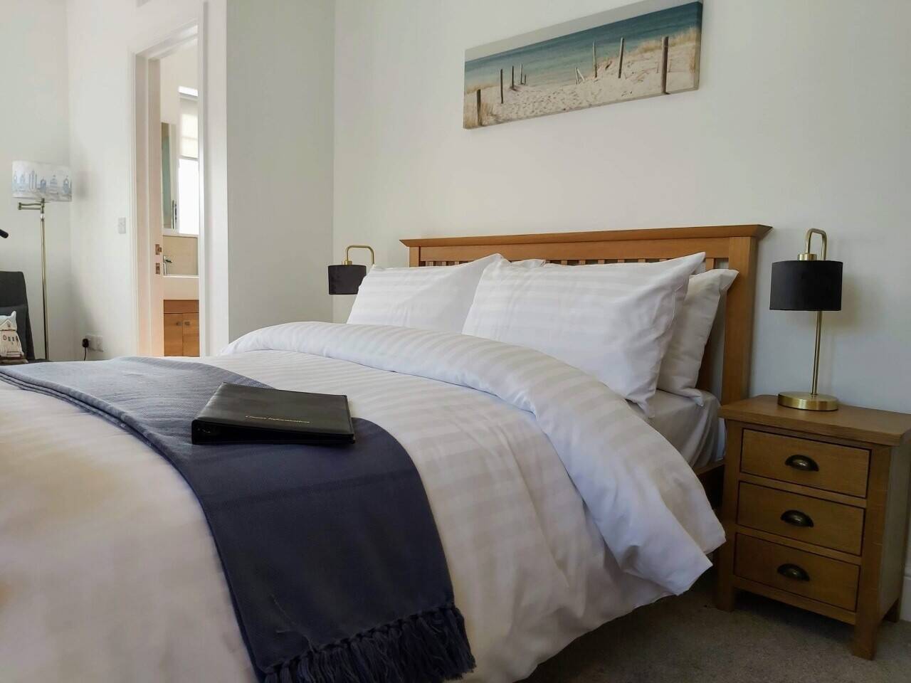 ESSEX - HIGH QUALITY FIVE BEDROOM GUEST HOUSE Photo 10
