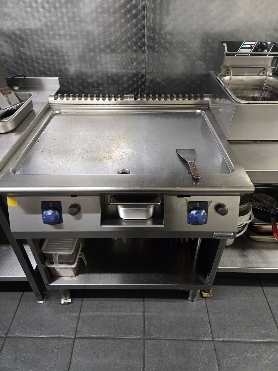 High Turnover Smash Burgers & Fried Food & Desserts Takeaway &ndash; Spalding &ndash; &pound;7,000  Weekly &ndash; Low Rent