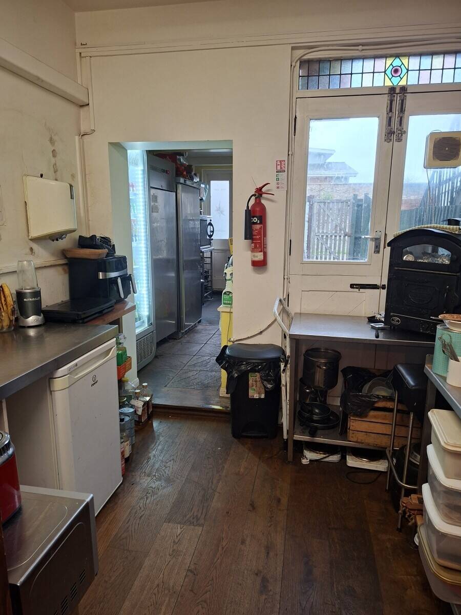 Desirable Tea and Coffee House for Sale in Tunbridge Wells