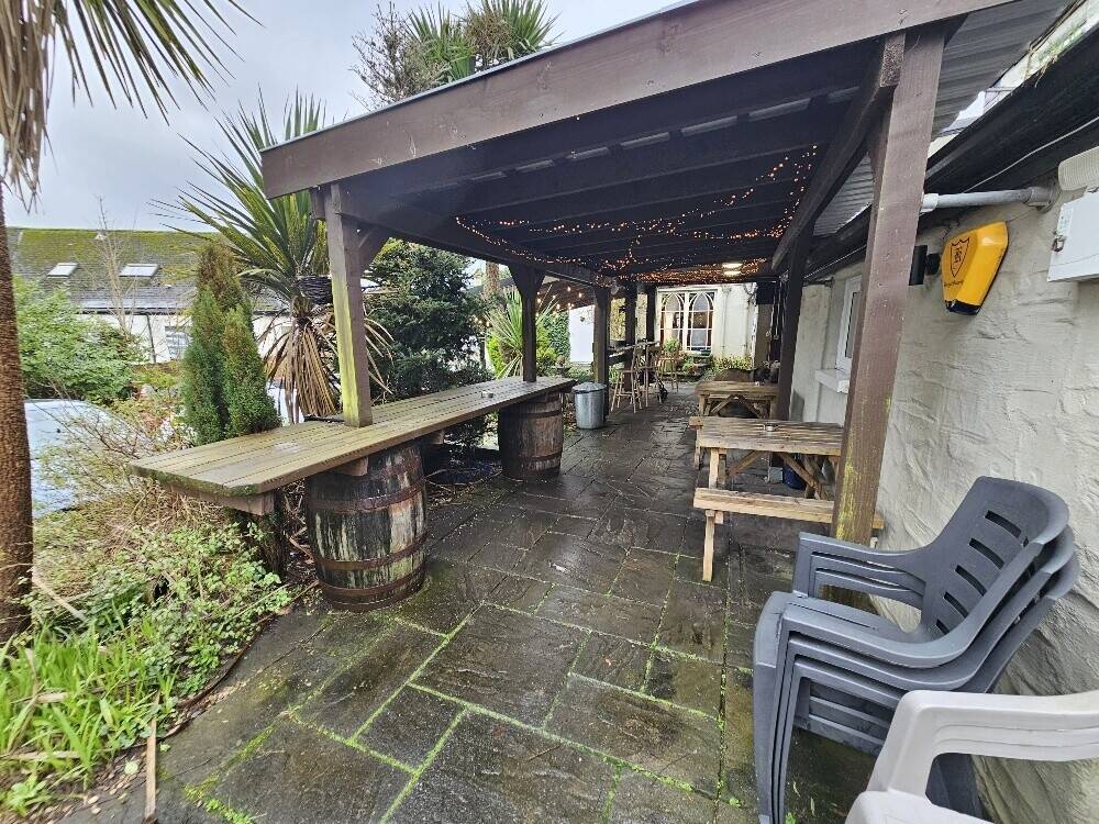 Profitable High Turnover Character Cornish Inn With 6 Letting Rooms & A 2 Bedroom Cottage