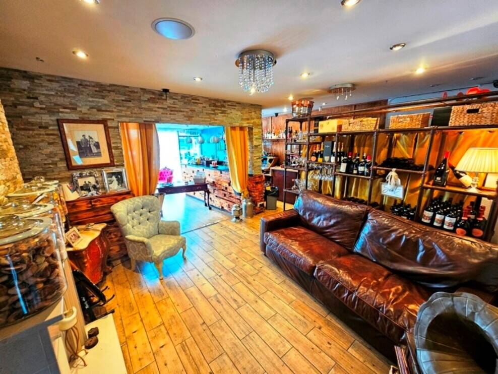 SUPERBLY FITTED 90-COVER RESTAURANT FOR SALE IN SOUTHEND-ON-SEA, ESSEX
