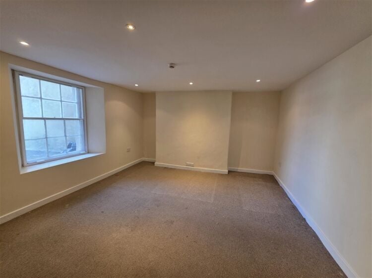 Auction Lot: Vacant Office Building in Newton Abbot For Sale in Newton Abbot Photo 10
