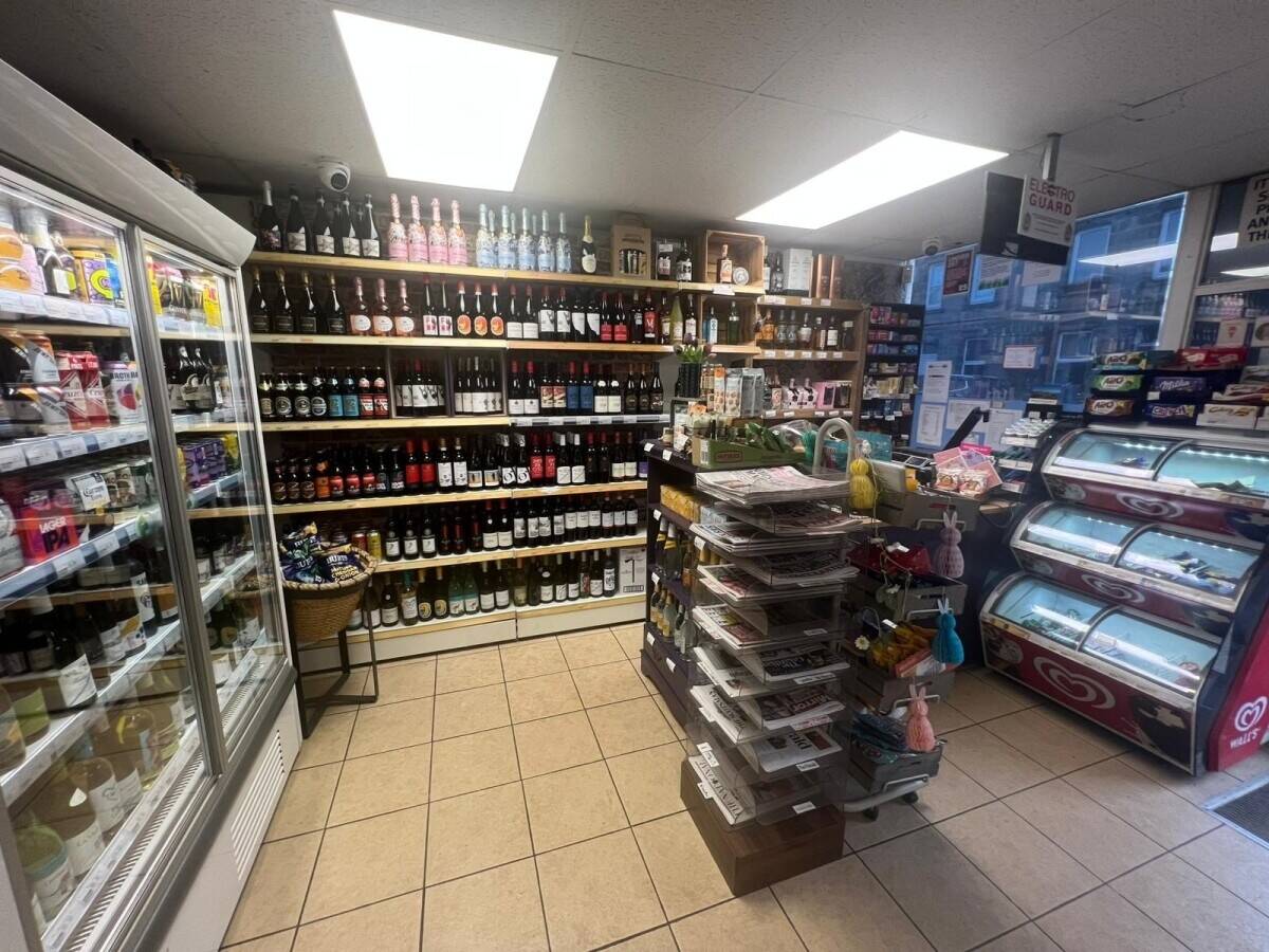 Very Popular Freehold Family Run Convenience Store (ref 1805)