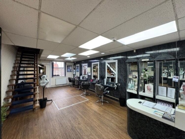 Leasehold Unisex Hair Salon Located In Kingswinford Photo 10