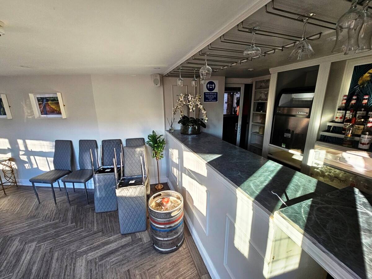 FUNCTION & EVENTS VENUE FOR SALE IN EAST LONDON Photo 10