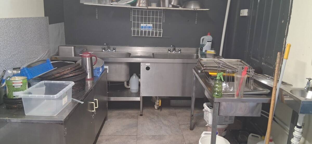 Takeaway For sale In Nottingham Prime Location, 4 Bed accommodation included.