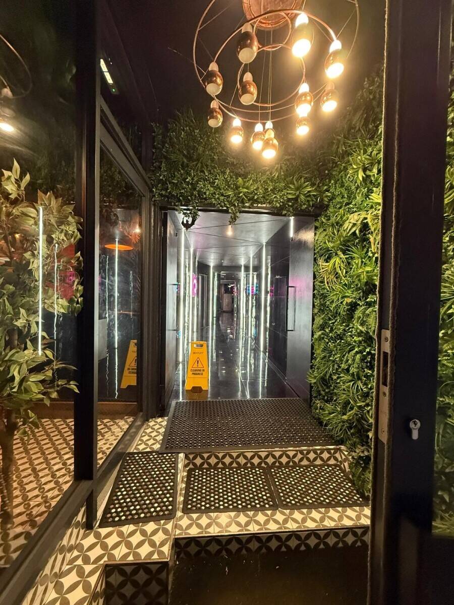 American smoke house and pan Asian restaurant / shisha lounge in turnpike lane