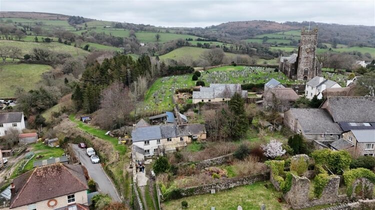 Auction Lot: Renovation-Ready 3-Bedroom Cottage plus Development Land For Sale in Newton Abbot Photo 10