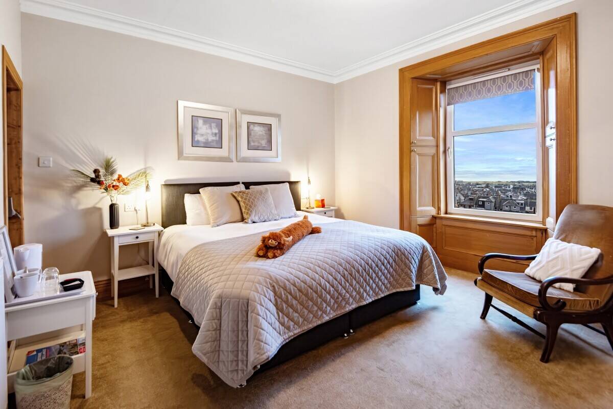 Established, Victorian 7-Bedroom Guest House & Restaurant in World Famous Location - For Sale Photo 10