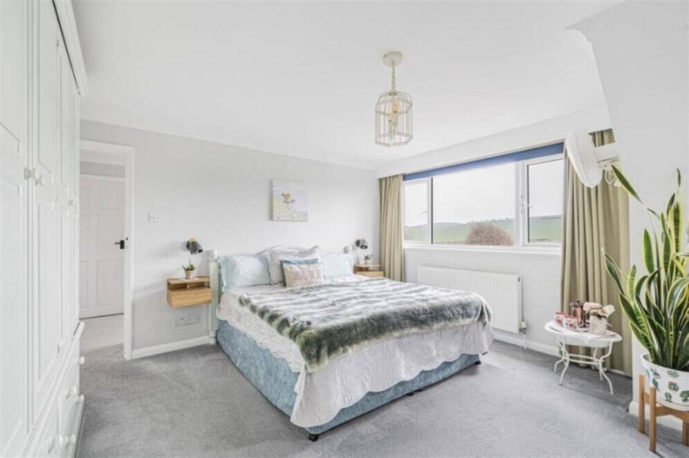 PRIVATE SWIM SCHOOL BUSINESS & EXTENSIVE FAMILY HOME - FOR SALE- SEVEN SISTERS, EAST SUSSEX Photo 10