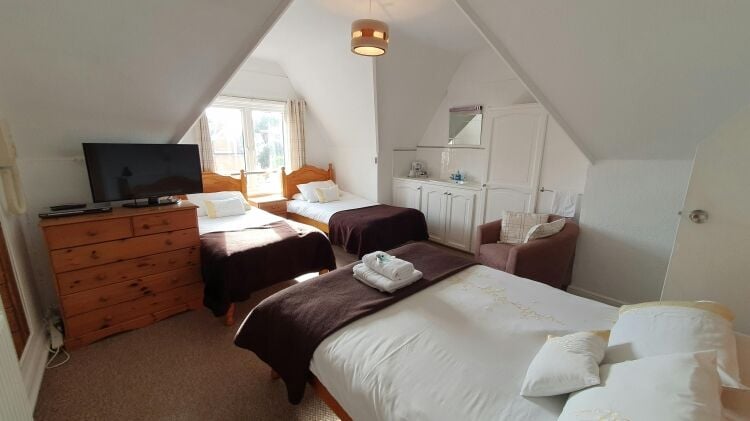 10 Bedroom Hotel With 2 Bedroom 2 Reception Owners Garden Flat