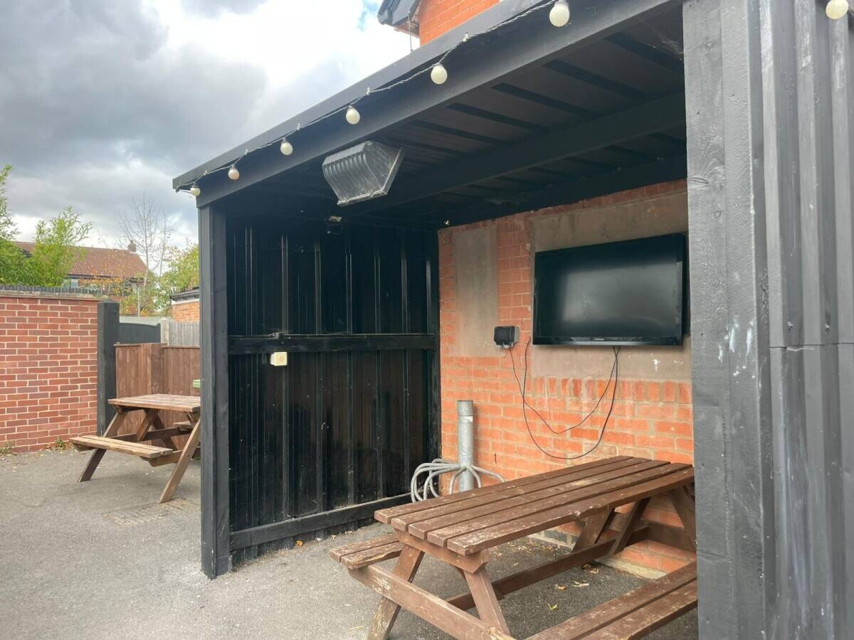 NOTTINGHAMSHIRE - FOUR BEDROOM, 100% WET-LED FREEHOUSE WITH CAR PARK Photo 10
