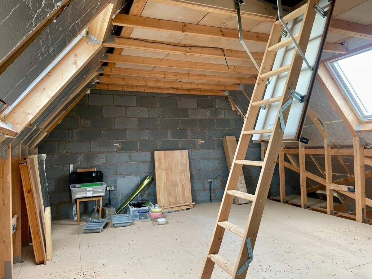LEICESTERSHIRE - THREE STOREY PARTIALLY BUILT HOLIDAY LET IN DESIREABLE VILLAGE Photo 10