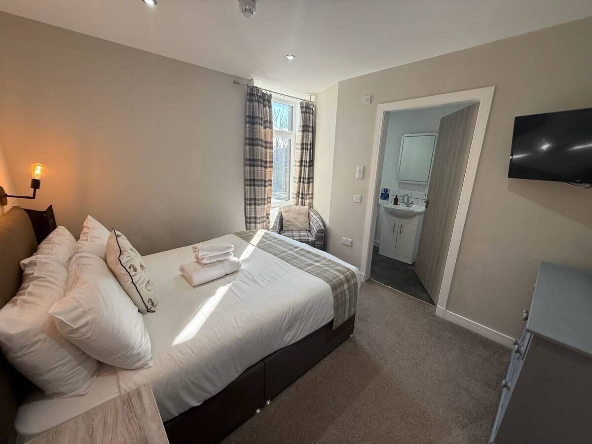 An Impressive Multi-Income Hotel Offered in Immaculate Condition (ref 1807)