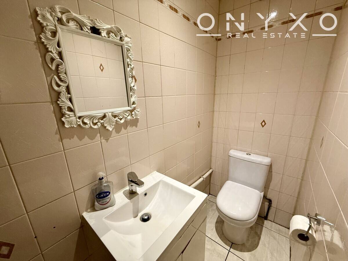 Long Established Indian Restaurant & Takeaway Opportunity in London Photo 10