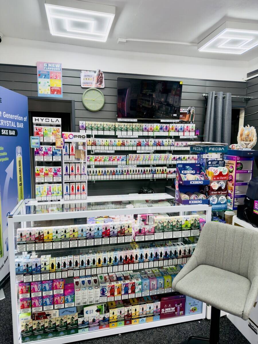 Golden vapours : vape shop in bolton black burn road Photo 10