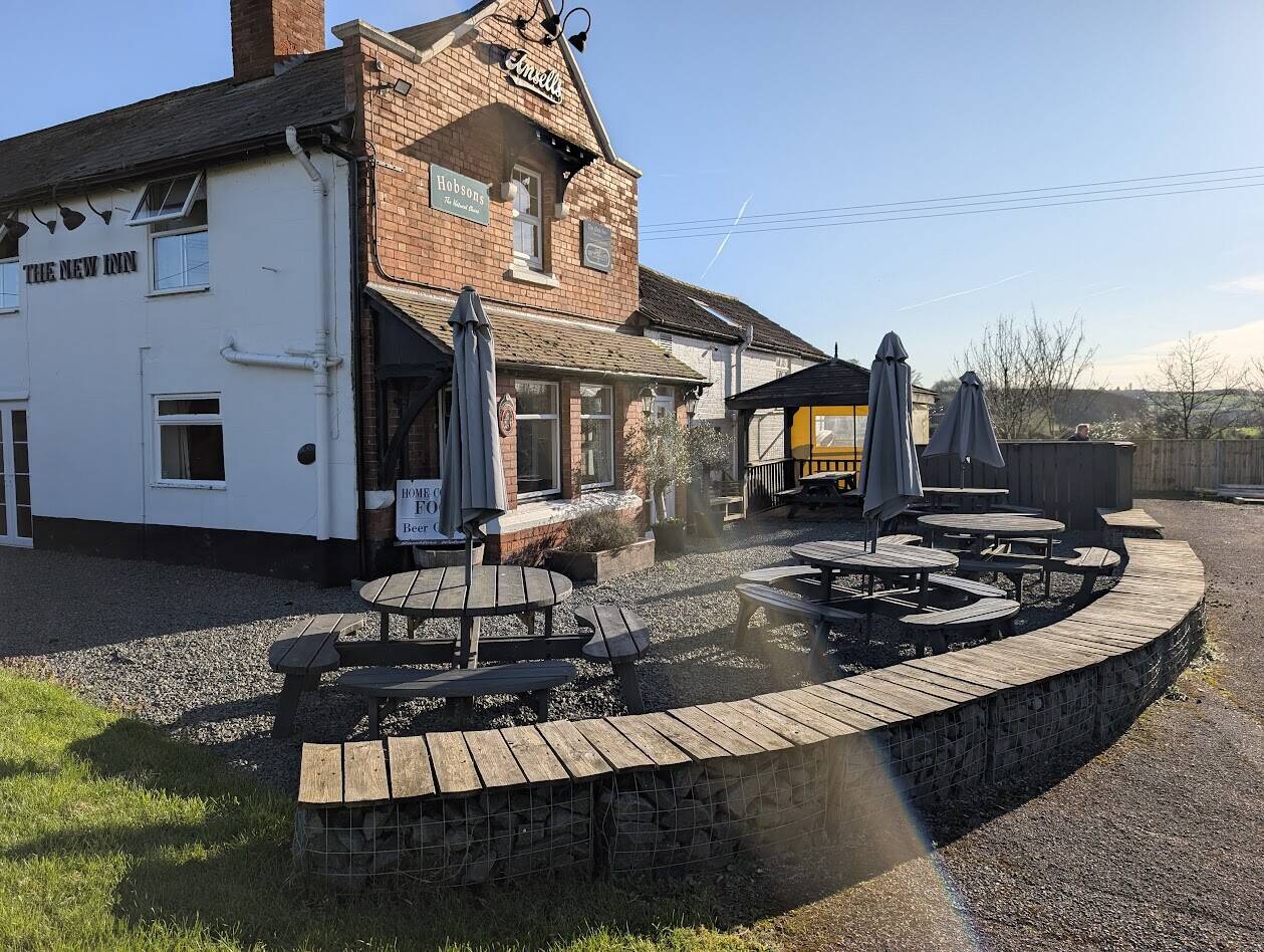 HEREFORDSHIRE - WELL-ESTABLISHED, CHARACTER, COTTAGE STYLE PUB IN PRIME VILLAGE LOCATION