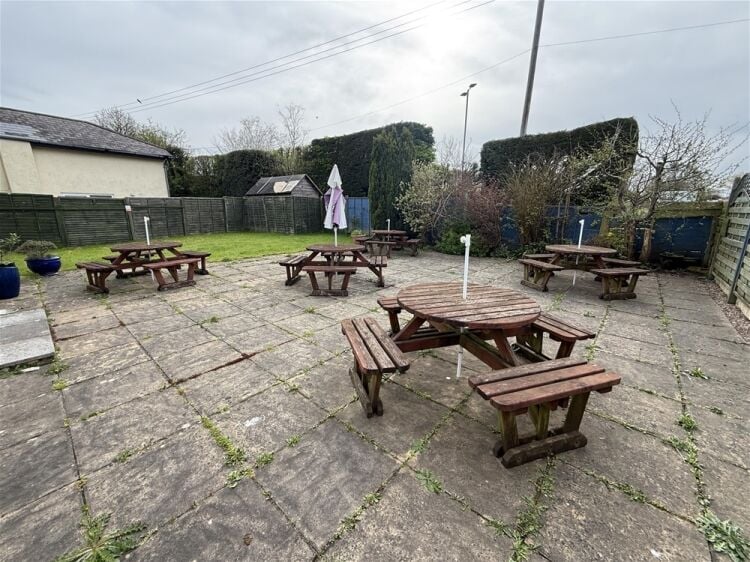 Versatile property offering a ready-made B&B / restaurant trade For Sale in Crediton