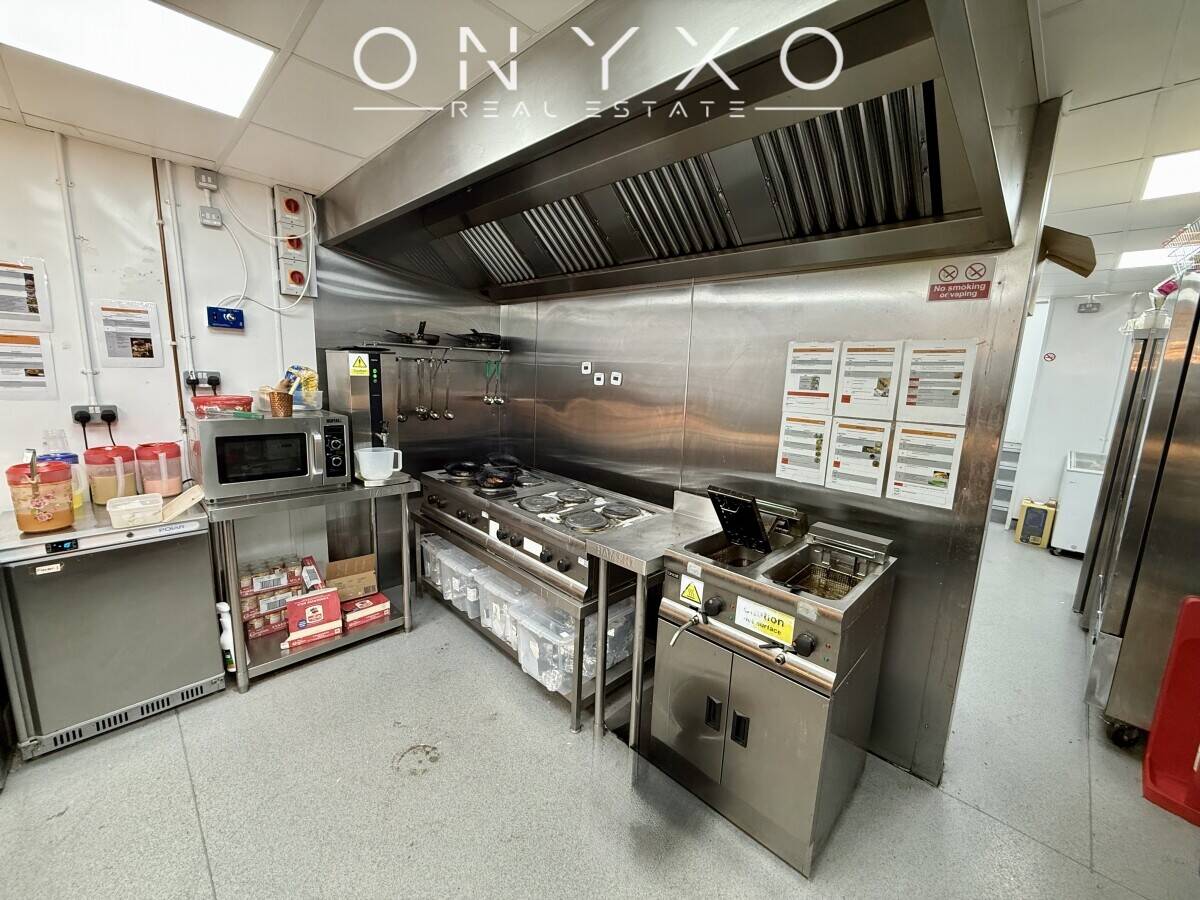 Branded Café & Indian Restaurant for Sale | Busy High Street Location, Buckinghamshire Photo 10