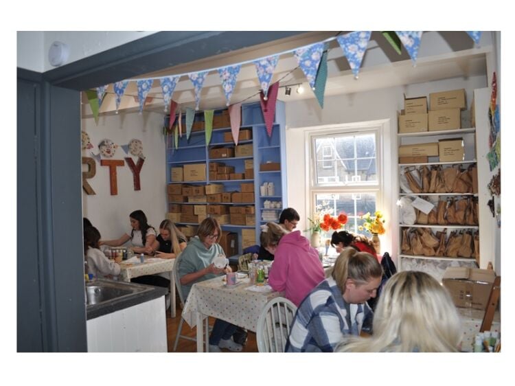 Unleash Your Creativity – Thriving Pottery Painting Studio Photo 10