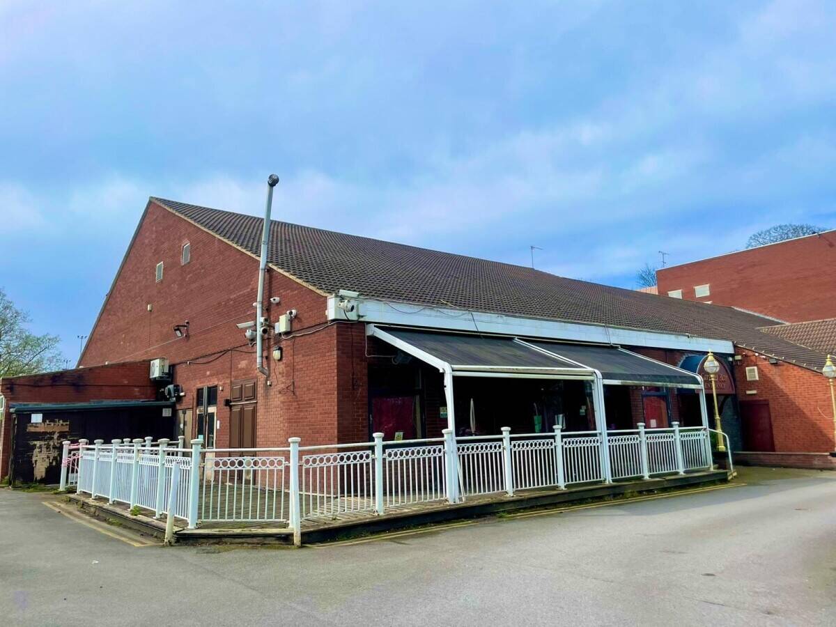 SOUTH YORKSHIRE - WELL PRESENTED BAR AND RESTURANT TO LEASE