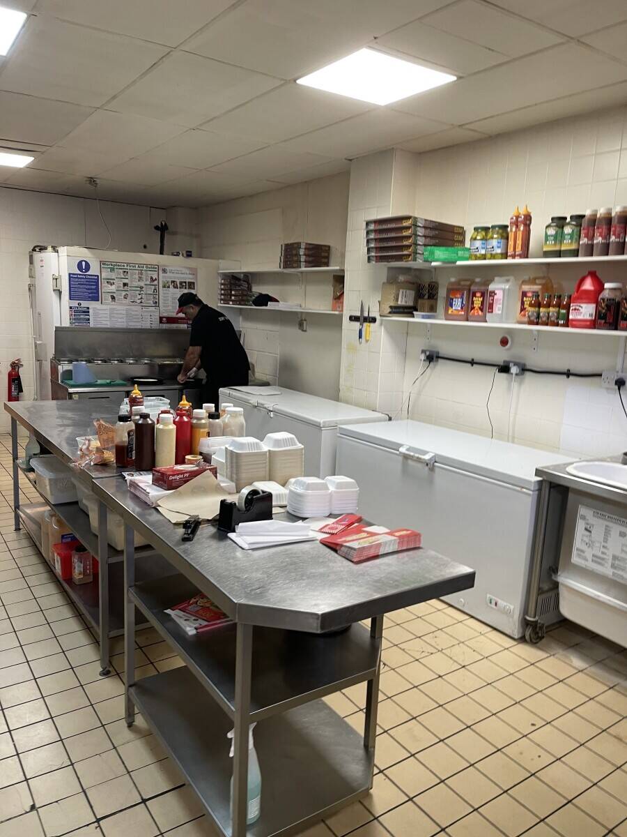 Fully fitted fast food takeaway in the heart of Bedford Town Centre Photo 10