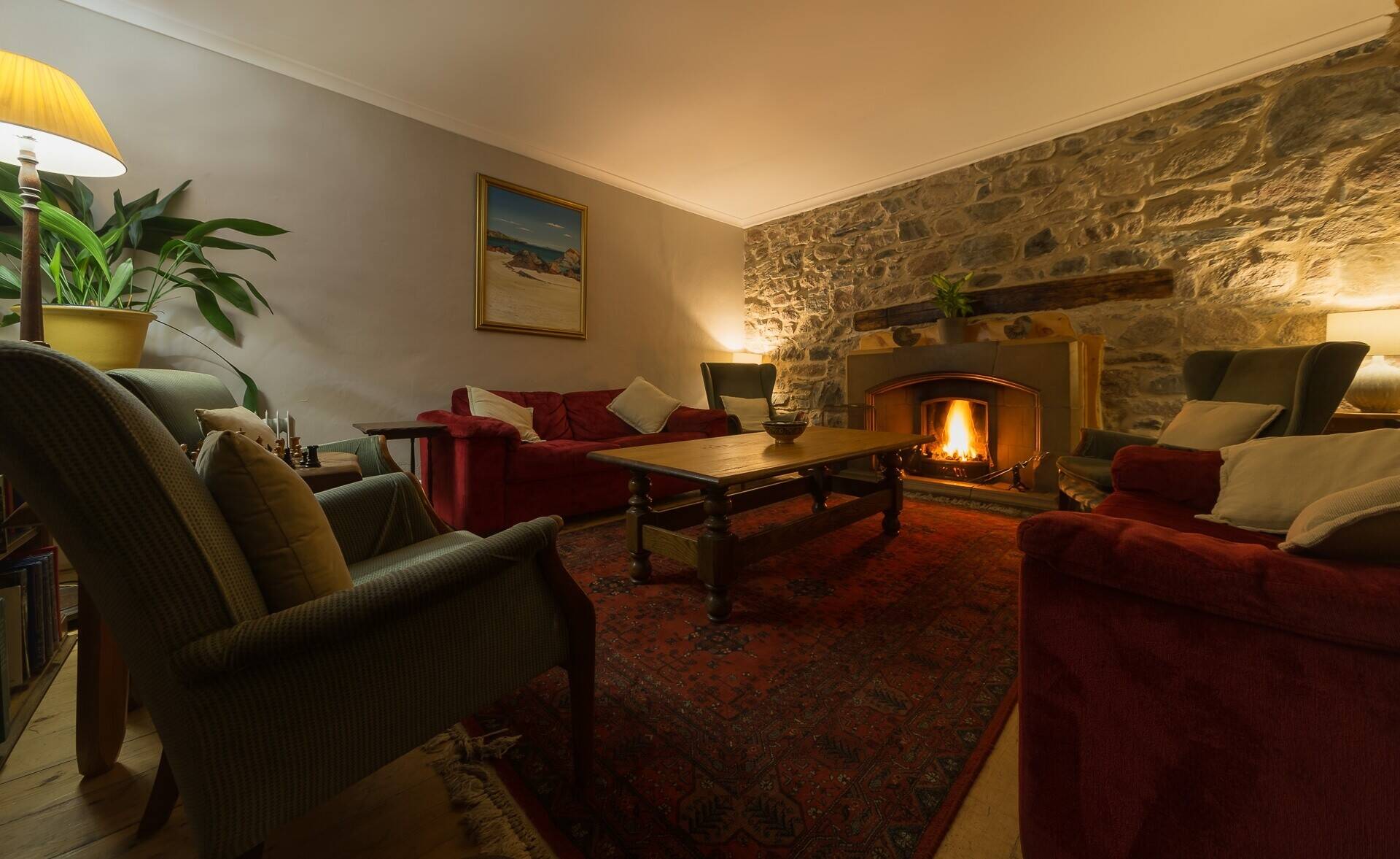 Well-Established, Popular 17-Bedroom Historic Island Hotel