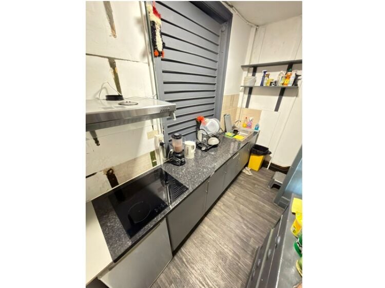 Buzzing Retail Opportunity – Modern Newsagent in Prime Southport Spot Photo 10