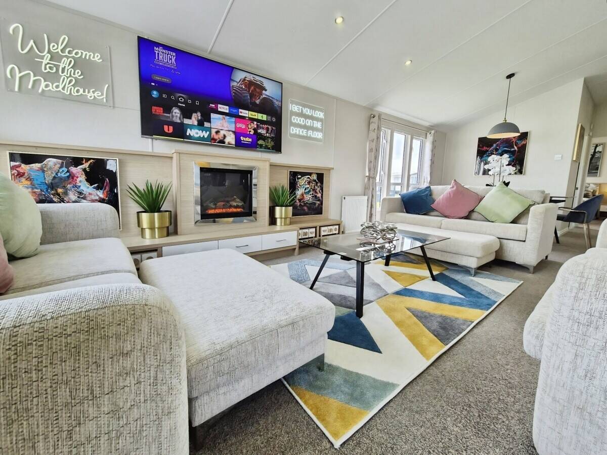 Luxury Lodge Holiday Let Business for Sale – Walton-on-the-Naze - £199,000