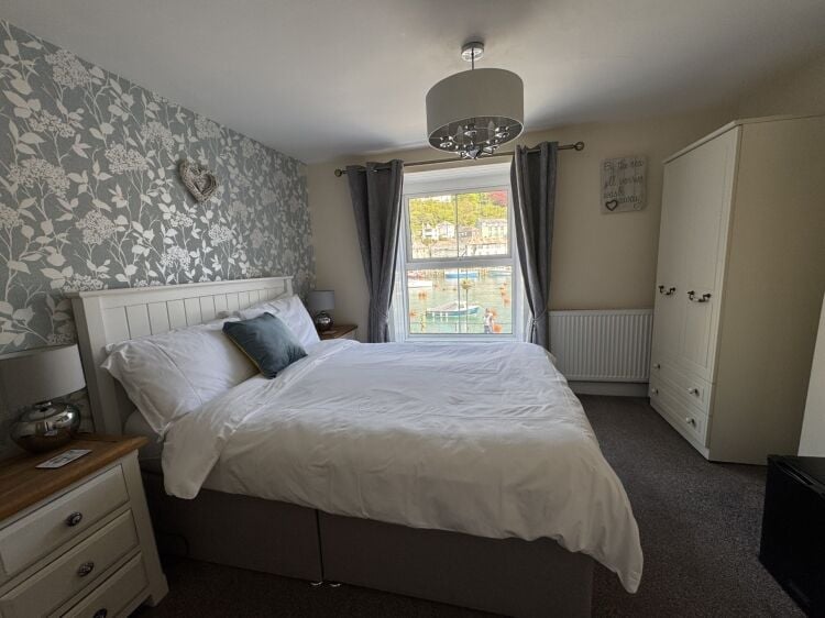 Freehold 5 Bedroom Guest House Located In Looe Photo 10