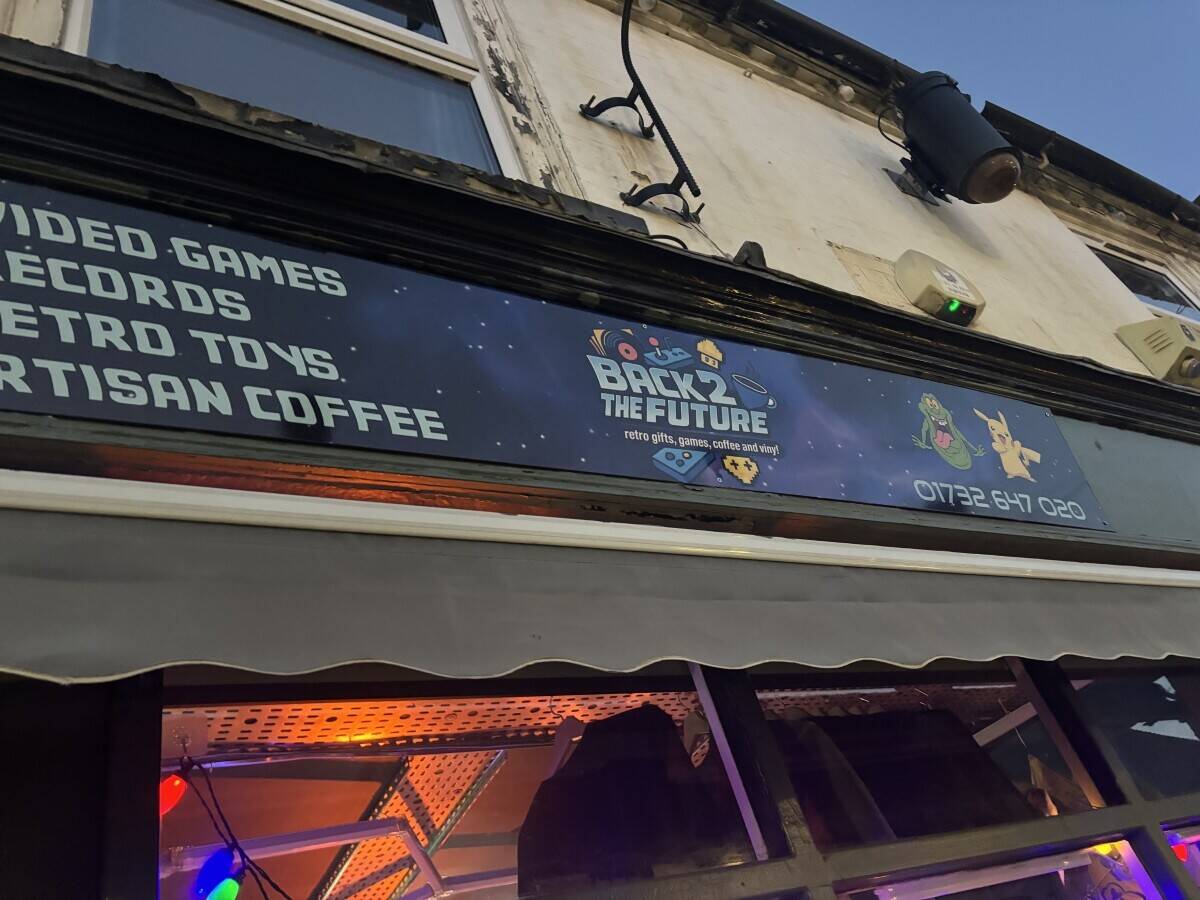 RETRO GAMING / MUSIC / COFFEE STORE – £32,995 ONO 🔥 Photo 10