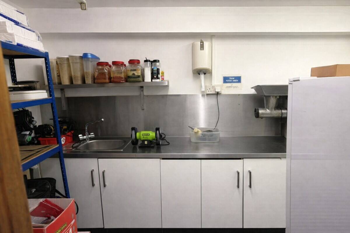ESTABLISHED LICENSED RESTAURANT WITH 3 BED FLAT – FOR SALE – HERTFORDSHIRE Photo 10
