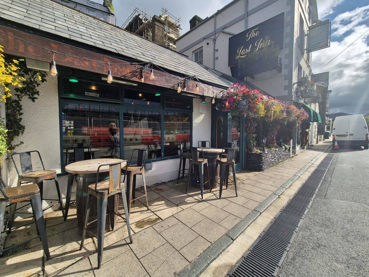 GWYNEDD - 15TH CENTURY HARBOURSIDE PUBLIC HOUSE Photo 10