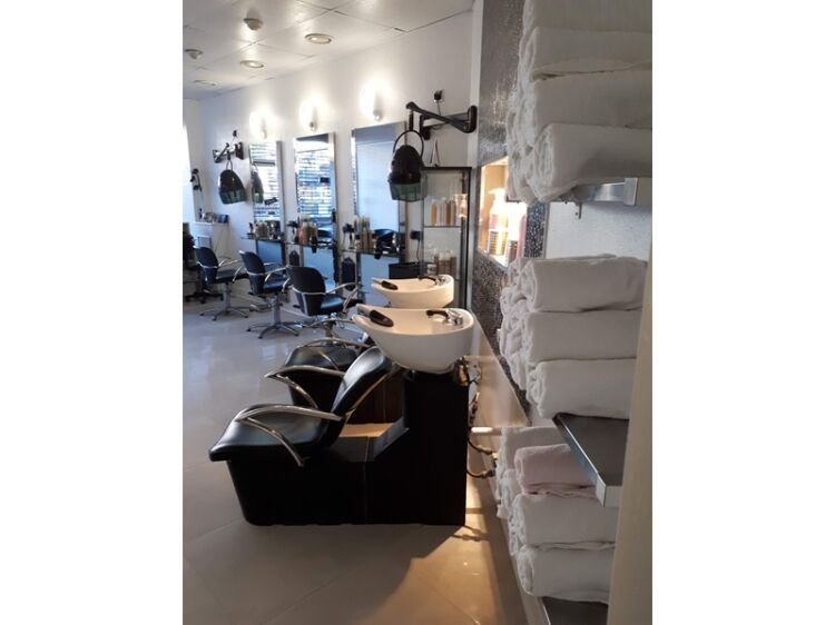 Established Hair & Beauty Salon – Palmers Green – Long Established – Loyal Client Base Photo 10