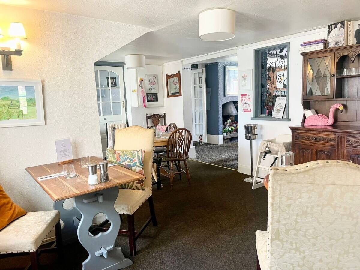 LINCOLNSHIRE - 5 BEDROOM PUB WITH DETACHED BREWERY Photo 10