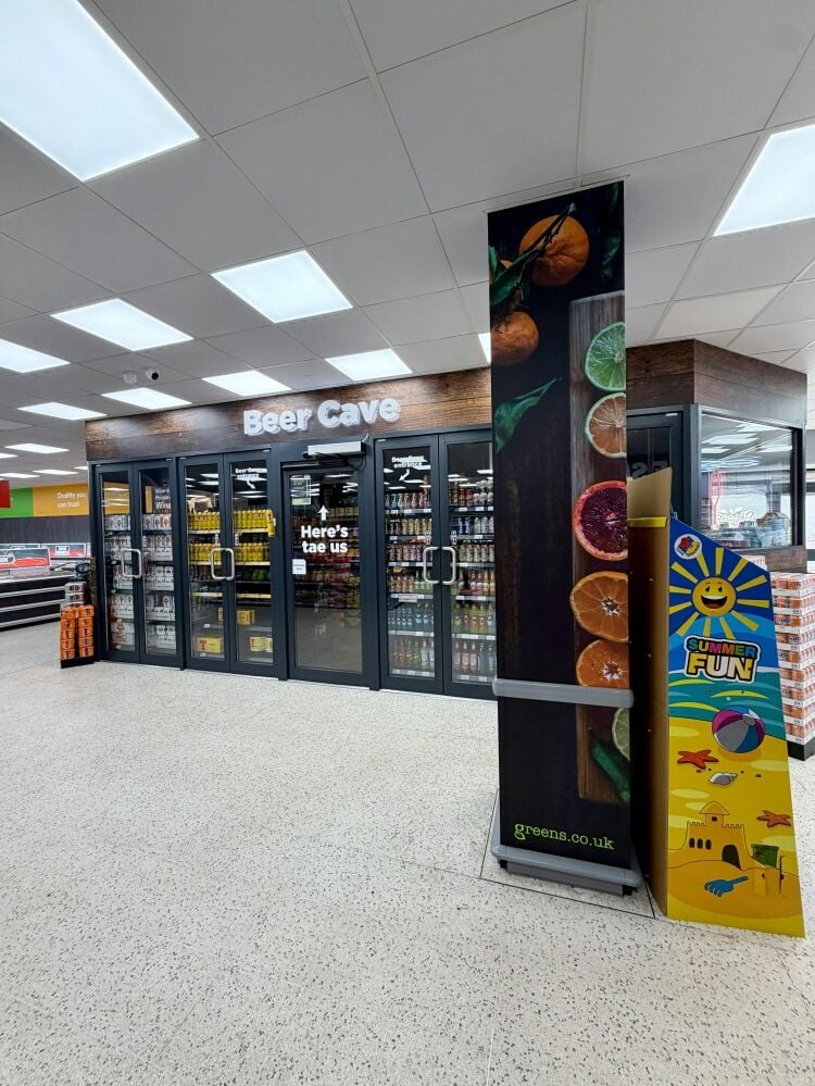 Convenience store for sale in Dundee with 6,500 sq ft and rear parking available. Photo 10