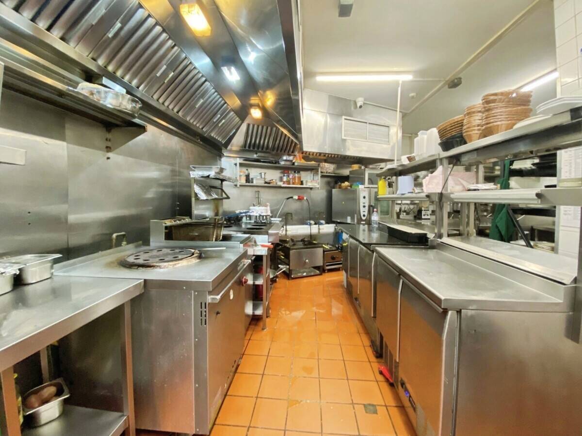 Fully Fitted Licensed Indian Restaurant with 75–80 Covers – Prime Reading Location Photo 10