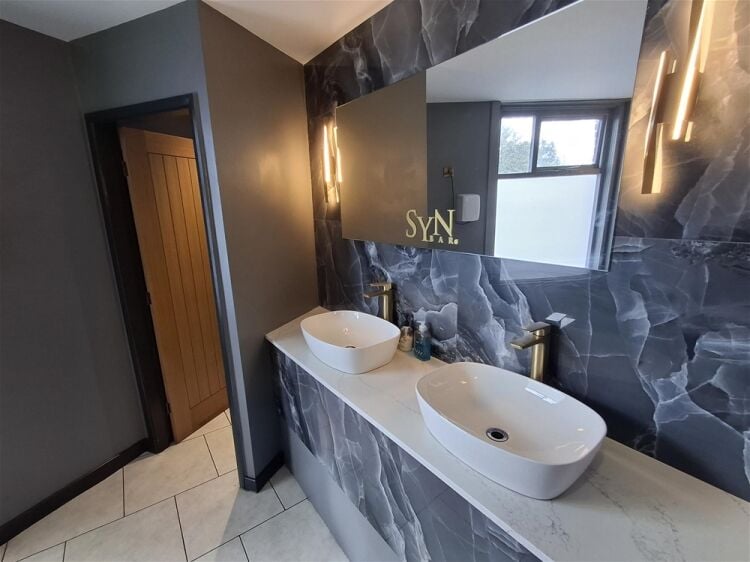 Licenced Trade, Pubs & Clubs For Sale in Brighouse Photo 10
