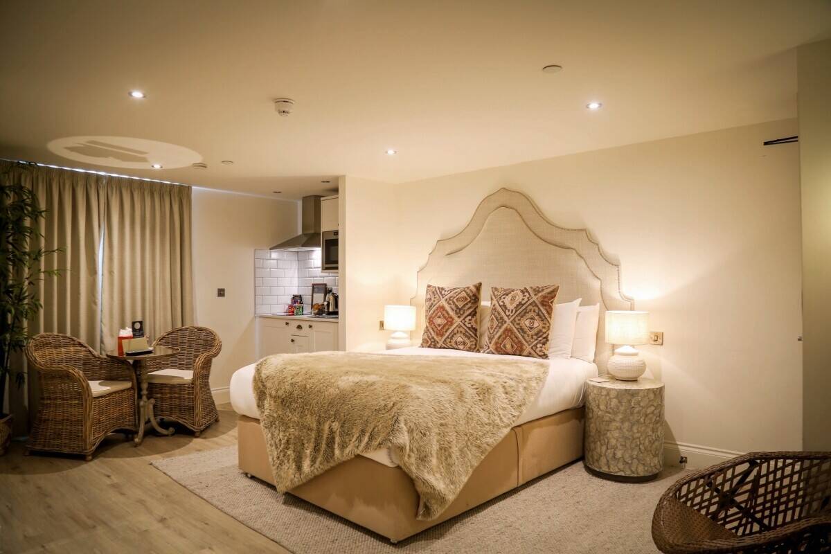 CHESTER CITY CENTRE - 16 LUXURY APARTHOTEL APARTMENTS BAR/RESTAURANT & P/P FOR AN ADDITIONAL 7 UNITS Photo 10