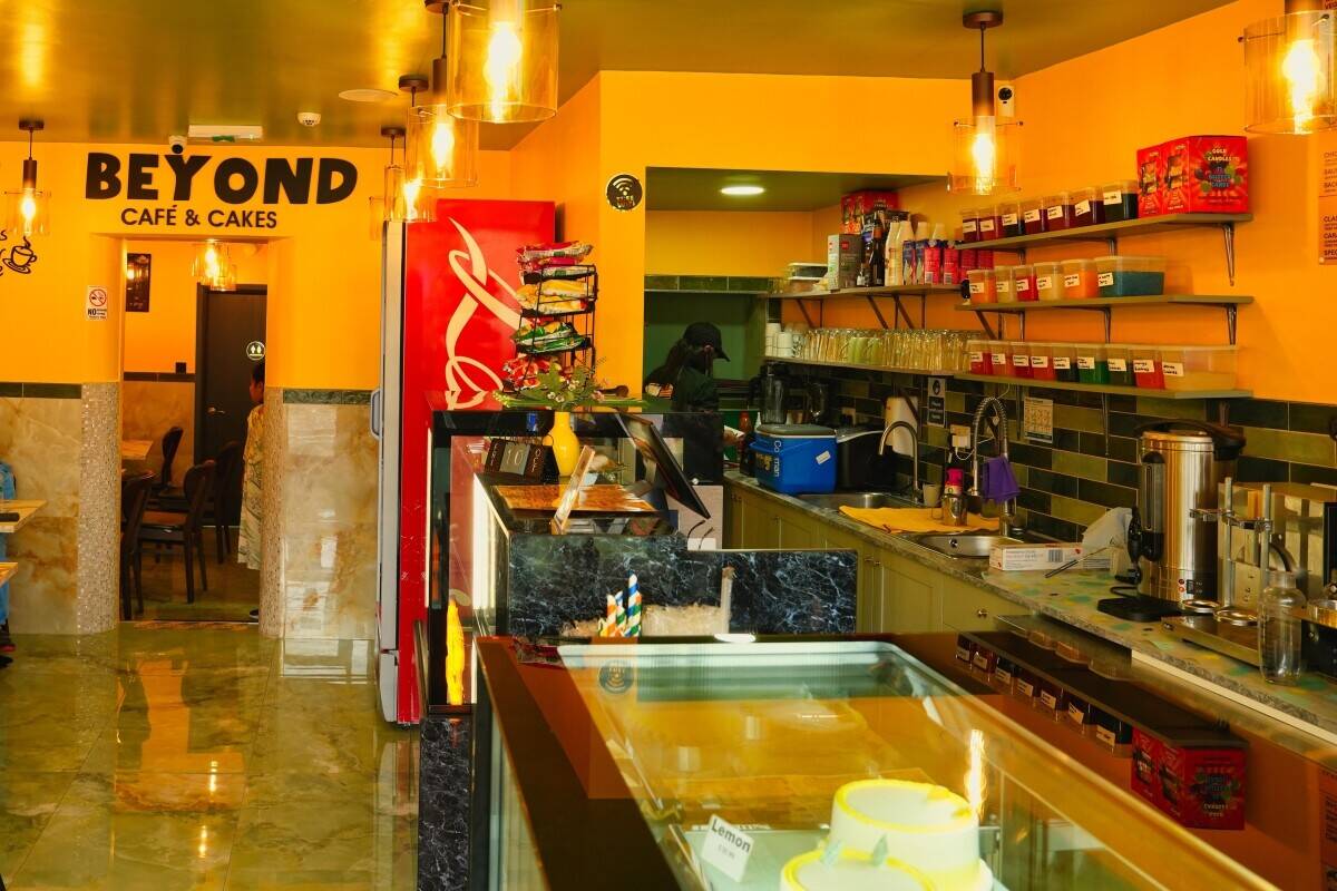 Stylish Modern Caf&eacute; Business For Sale near Brentwood Station- High footfall