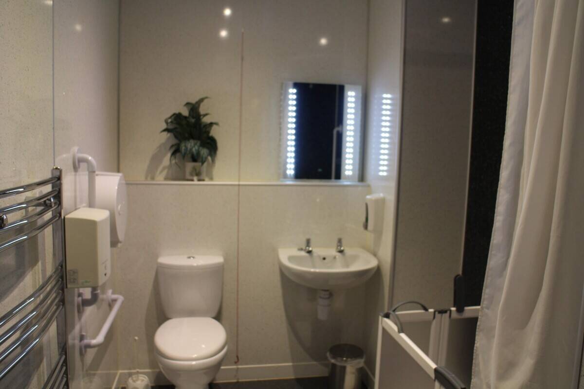 BRECON BEACONS - USK VALLEY CANALSIDE PUB WITH EXCELLENT ACCOMMODATION Photo 10