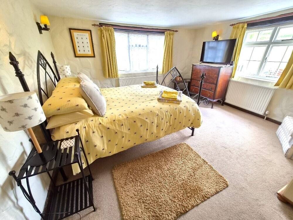 Highly Profitable & Unique Self Catering Devon Holiday Let With Separate 2 Bedroom Owner's House Photo 10