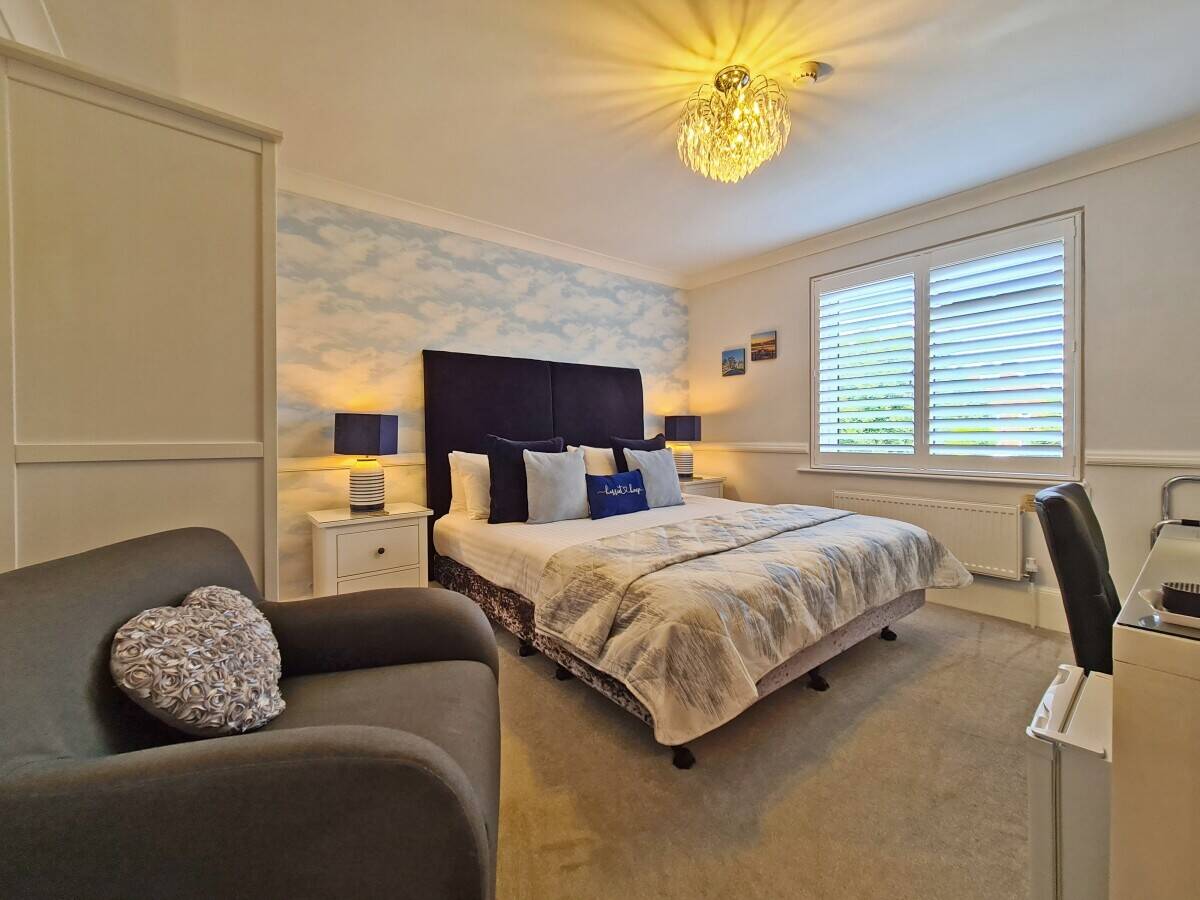 Stunning 7 bedroom Bed & Breakfast in the beautiful city of Canterbury plus private self contained owner accommodation Photo 10