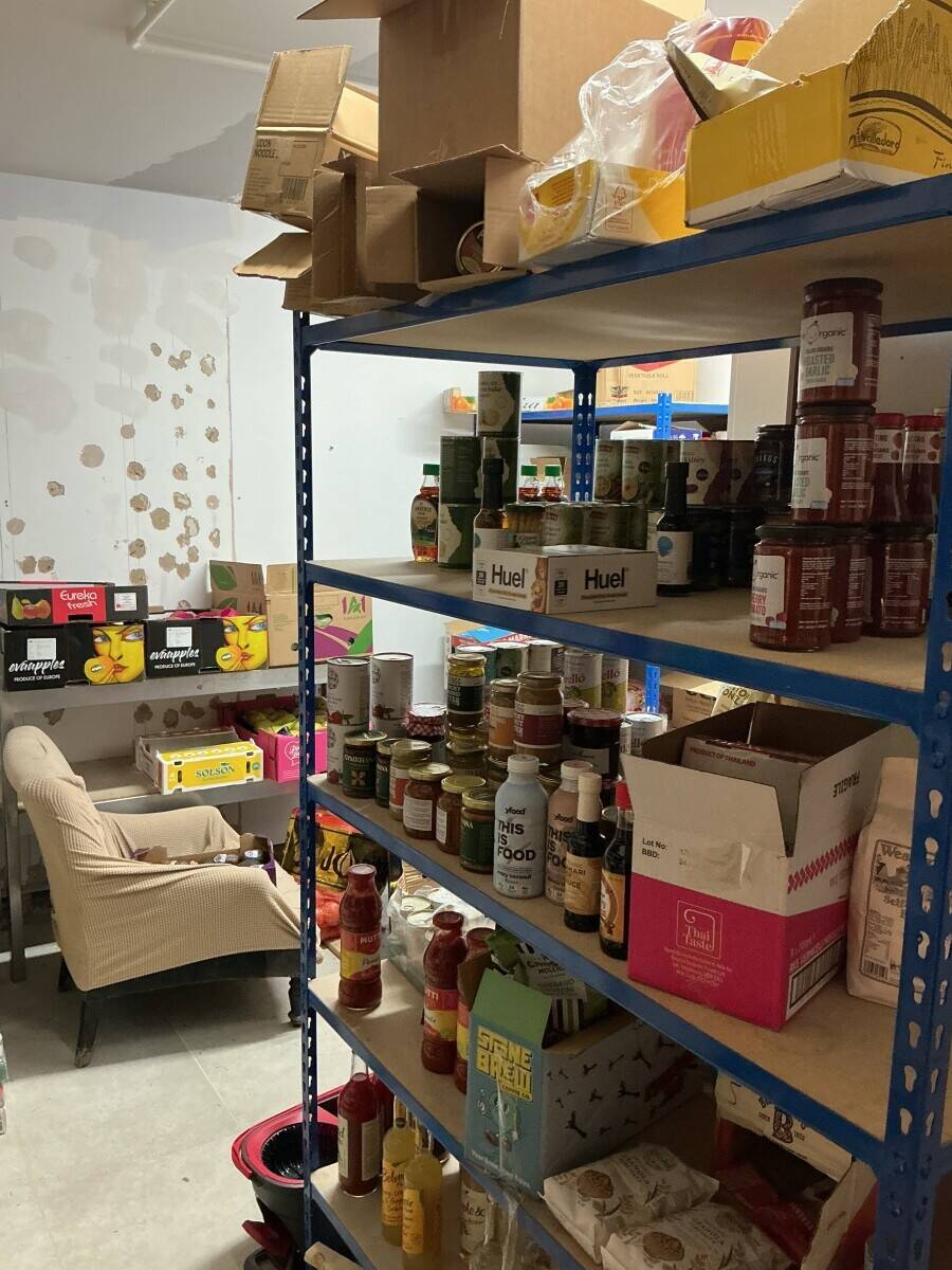 Whole foods / off licence in Clapham