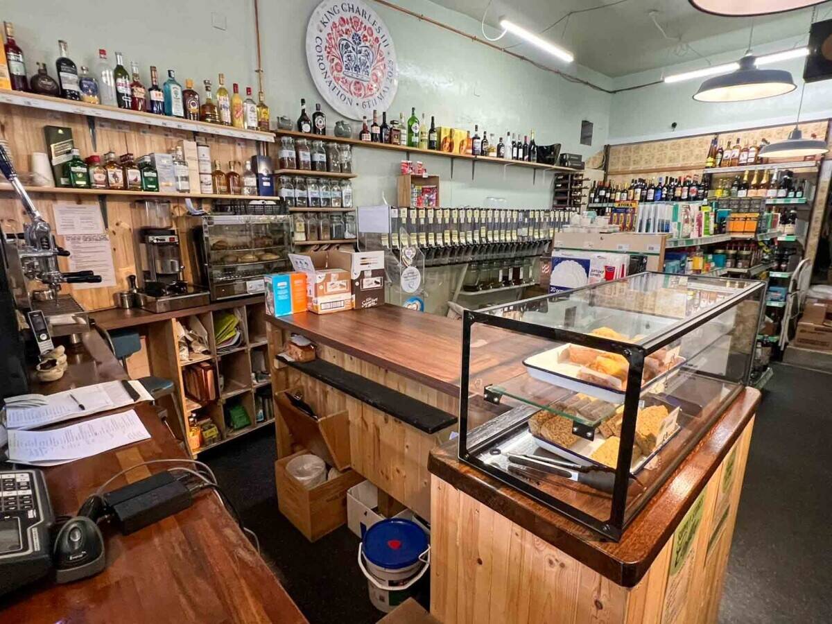 Established Village Store & Lifestyle Business with 2/3 Bed Flat and Estuary Views Photo 10