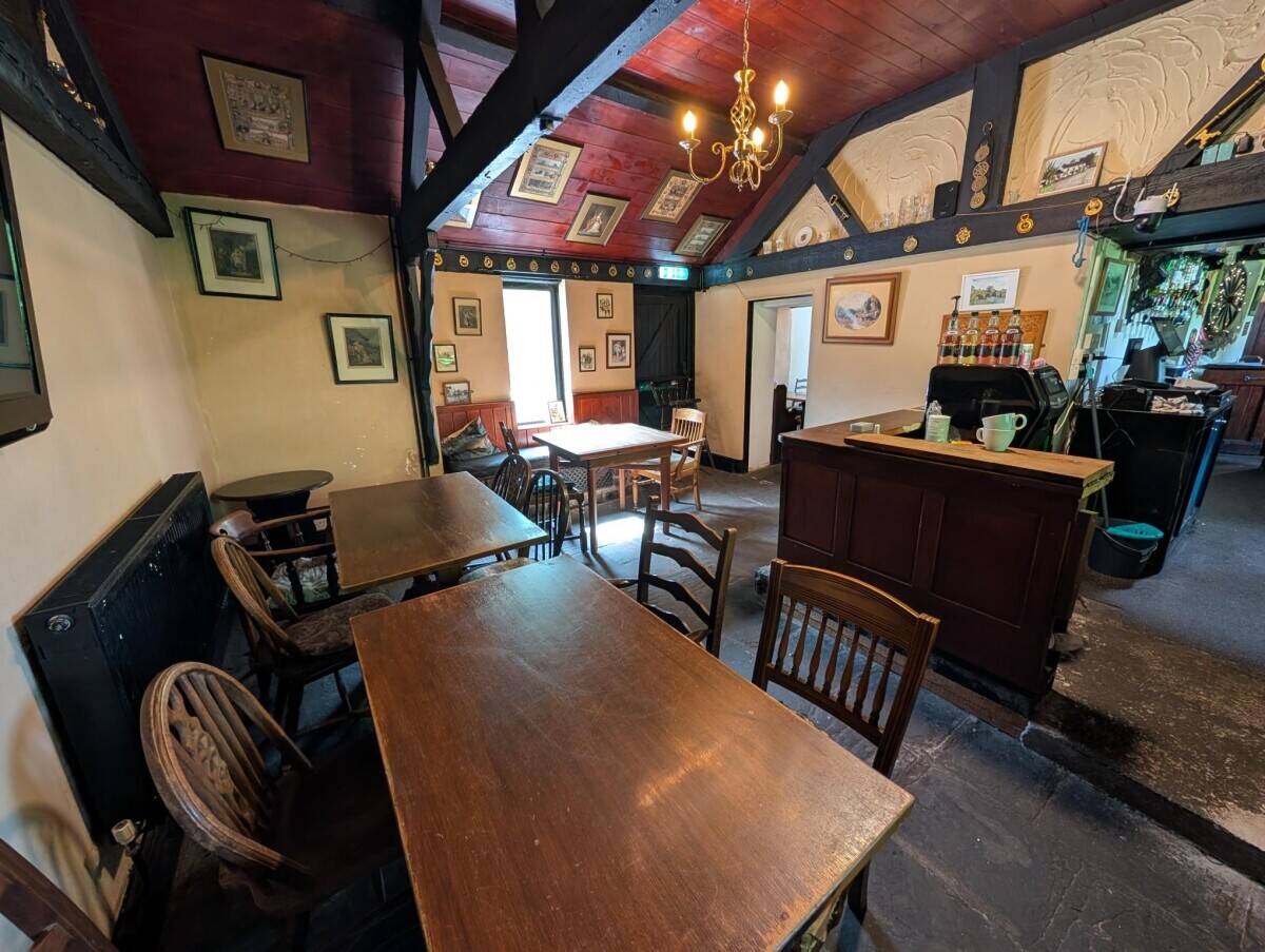 MONMOUTHSHIRE (NEAR CHEPSTOW) - CHARACTER VILLAGE FREEHOUSE Photo 10