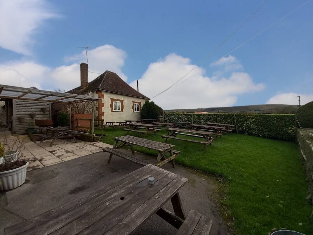 OXFORDSHIRE – VALE OF WHITE HORSE VILLAGE INN Photo 10