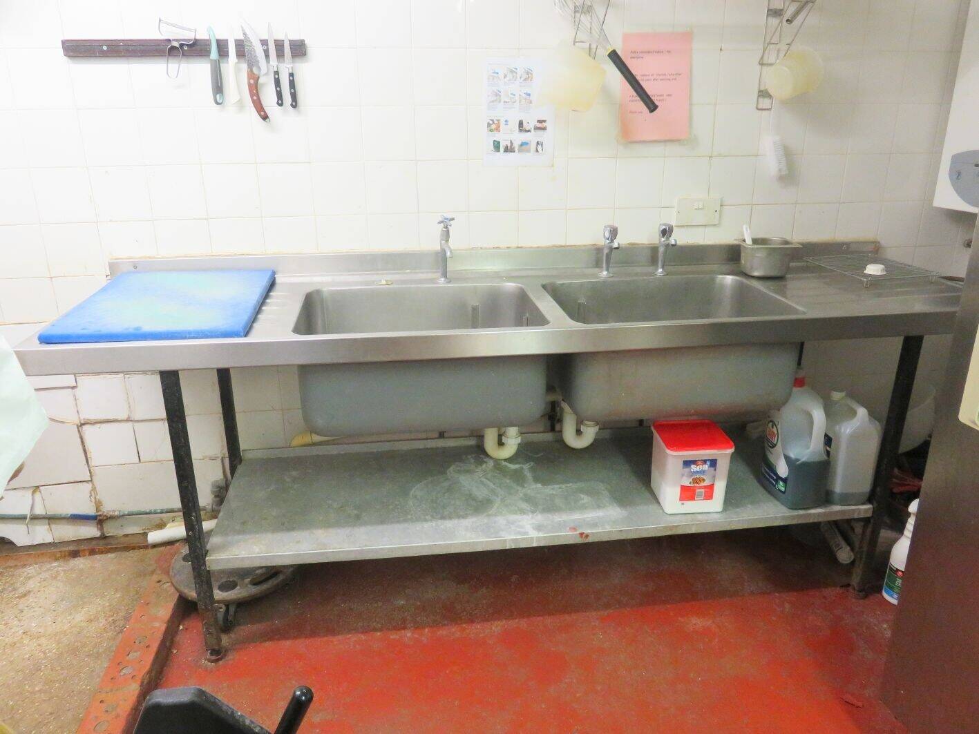 FIRMLY ESTABLISHED FISH & CHIP SHOP WITH 3 BEDROOM ACCOMMODATION IN CHARMING COASTAL TOWN